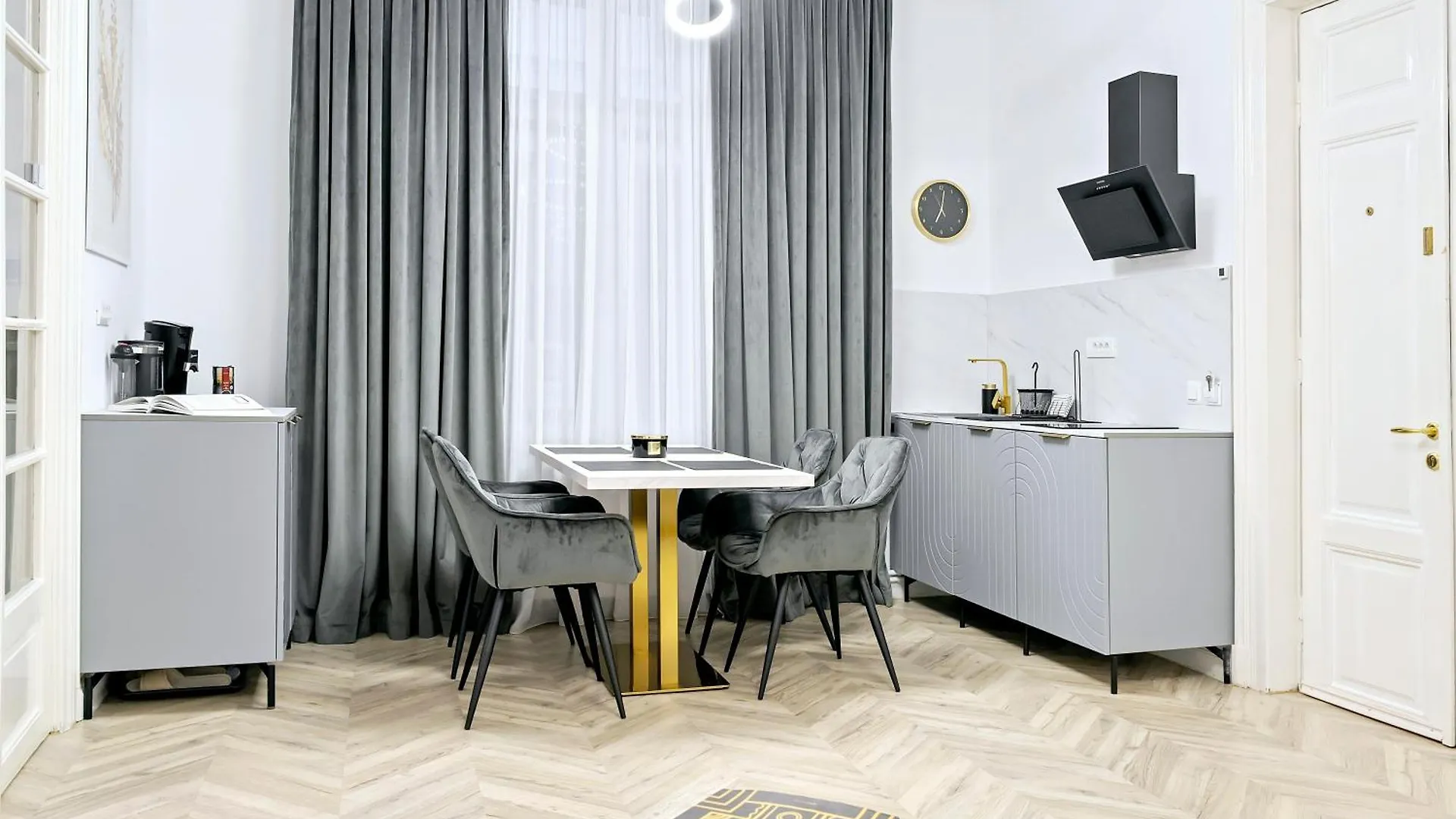 High Ceilings Apartments Bucharest Garden - Parking Romania