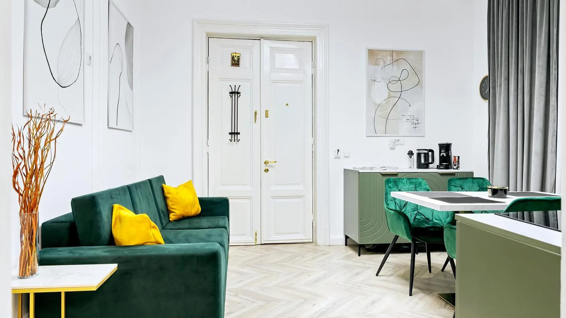 High Ceilings Apartments Bucharest Garden - Parking